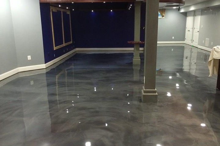 Glossy metallic epoxy floor coating